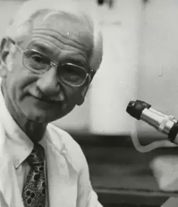 Më 6 tetor 1956, Albert Sabini i dhuroi botës vaksinën e tij kundër poliomelitit